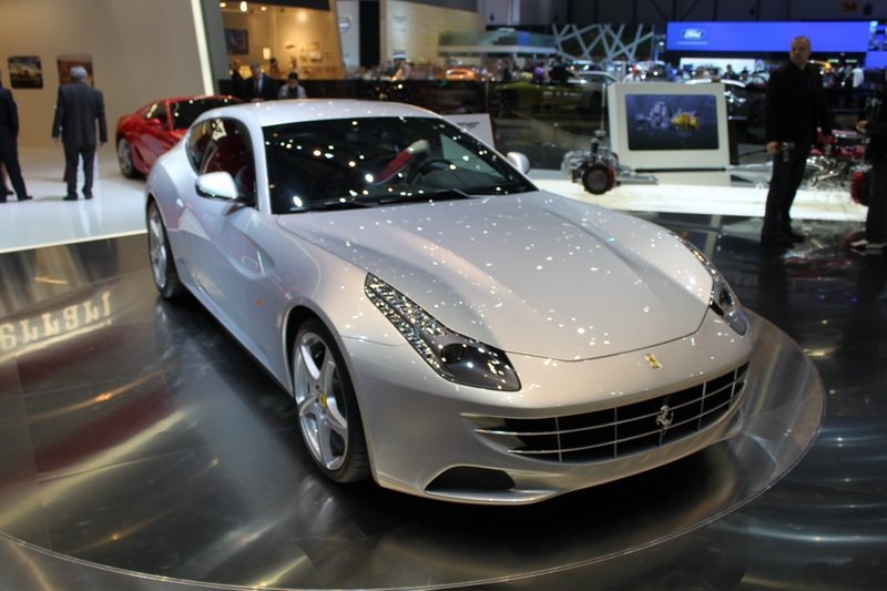 ŽENEVA 2011 ŽIVĚ: Nové Ferrari FF se po všech stránkách povedlo