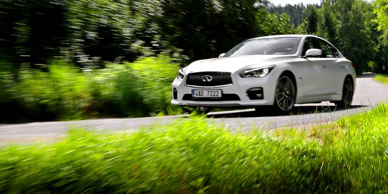 Infiniti Q50S Hybrid: Hybrid po drátě