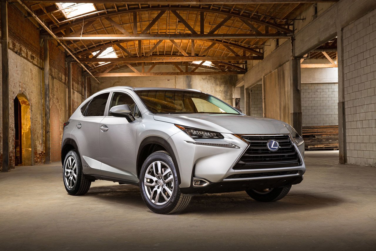 Lexus NX: Je na světě. I s turbem