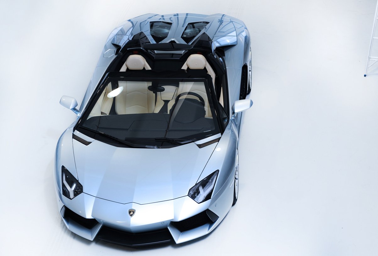 Lamborghini Aventador Roadster: Bestie přišla o střechu