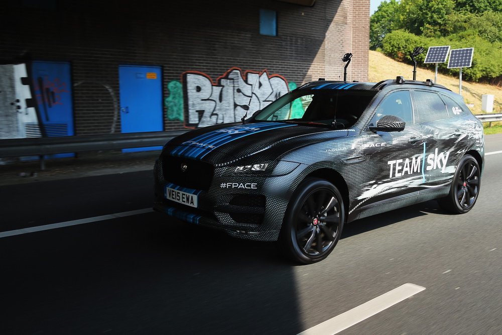 Jaguar F-Pace: Předsériové auto se ukázalo na Tour de France