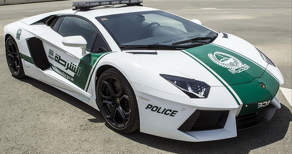 Lamborghini Aventador LP 700-4: Jako policejní stíhačka