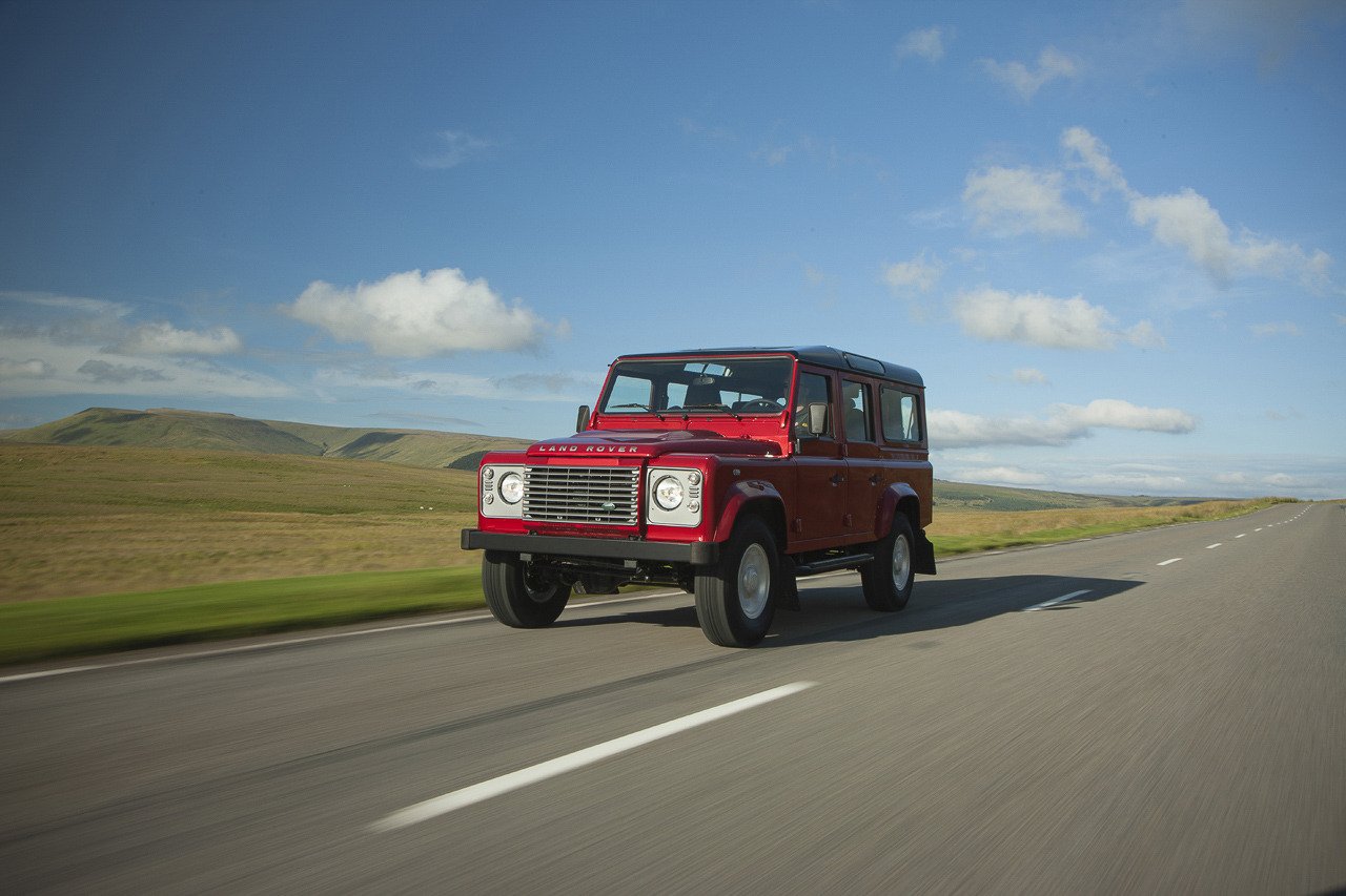 Land Rover Defedner: Policie zabavila při zátahu 40 vozů