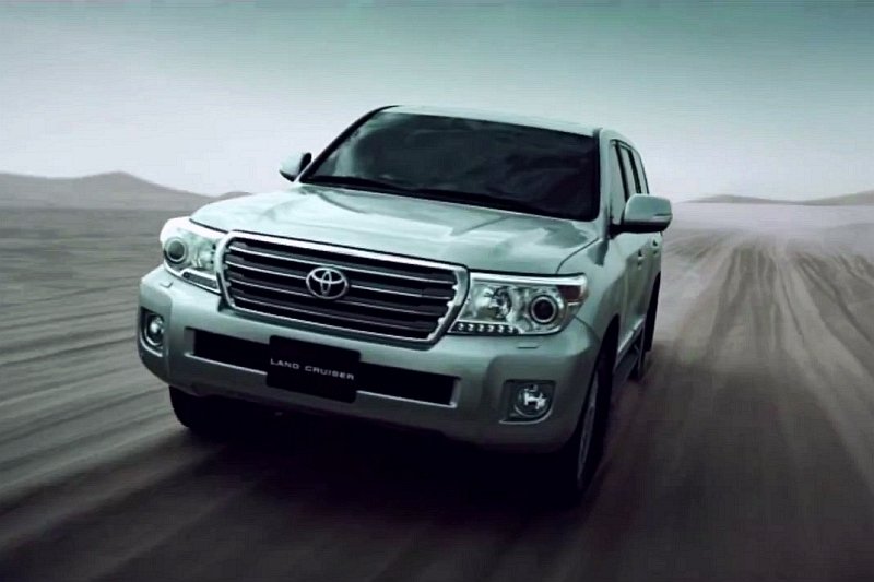 Video: Toyota Land Cruiser V8 po faceliftu