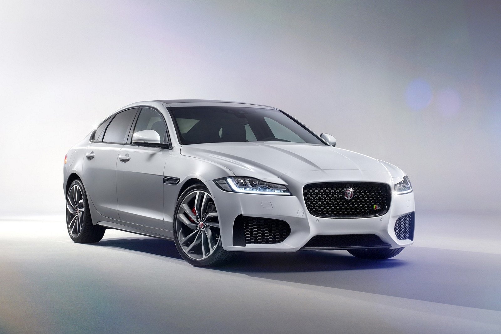 Jaguar XF: Vypadá skvěle a bude také jako 4×4