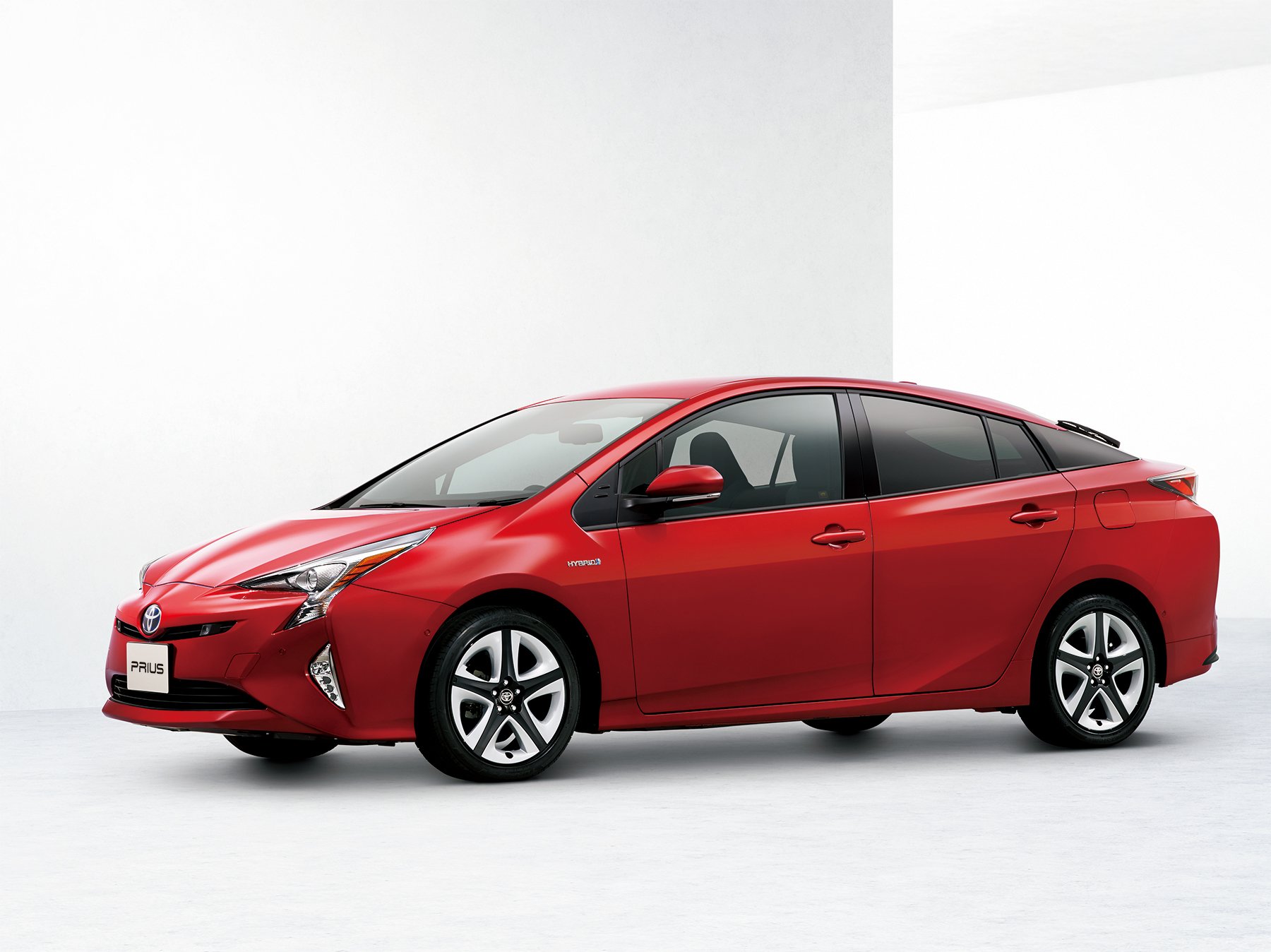 Nová Toyota Prius dostala kromě jiného také pohon všech kol E-Four