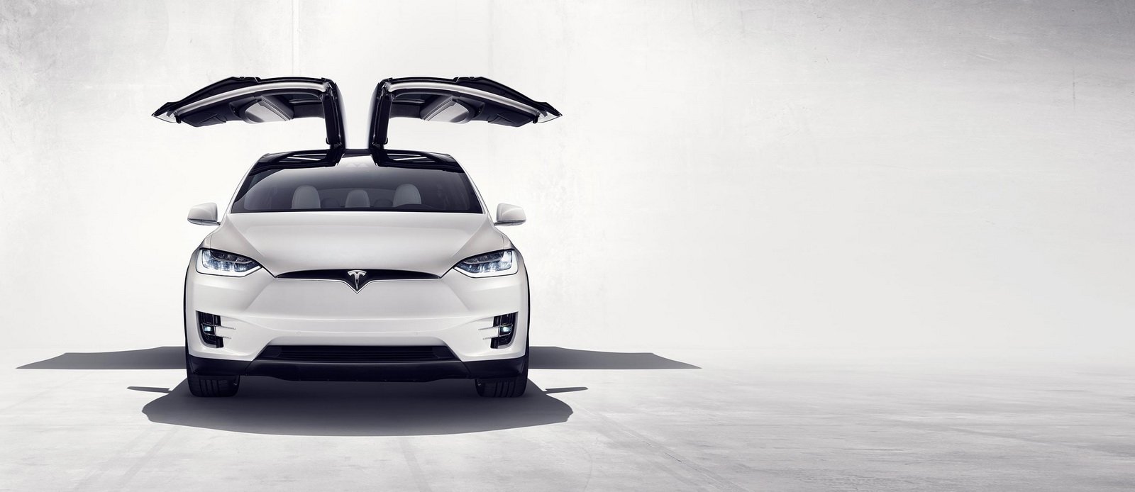 Tesla Model X: Raketový elektrický crossover je tady!