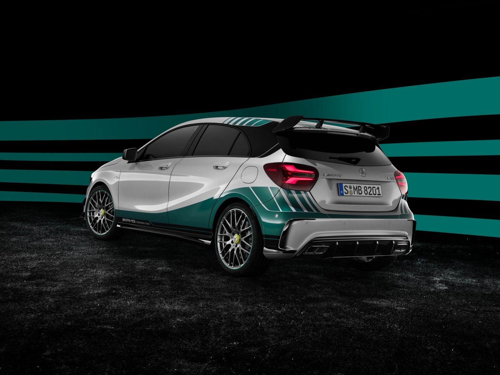 Mercedes-Benz A45 AMG dostal vzhled monopostů F1. Proč? No protože se slaví